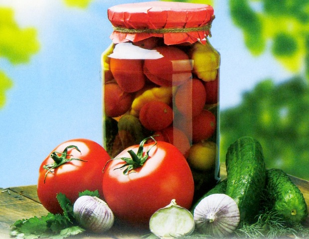ogurzu-marinovannue-s-pomidorami
