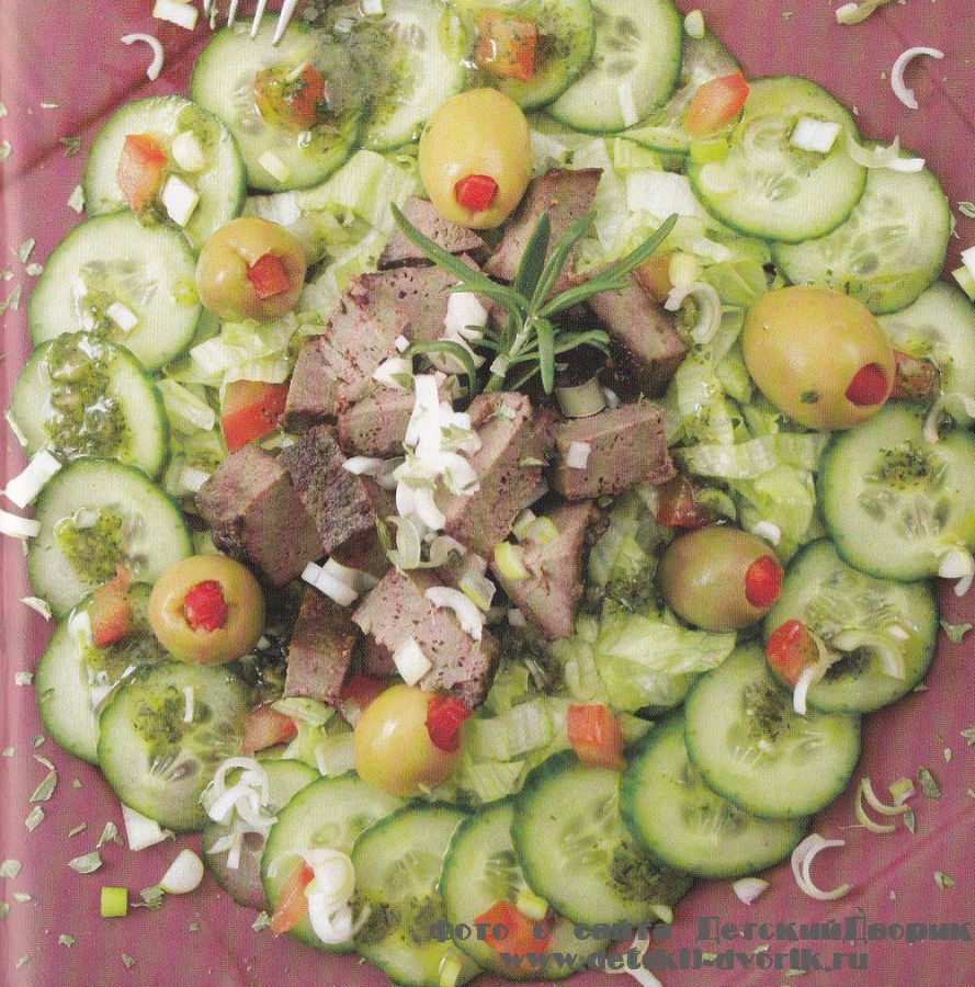 salat-s-ogurzami-i-pecheniu